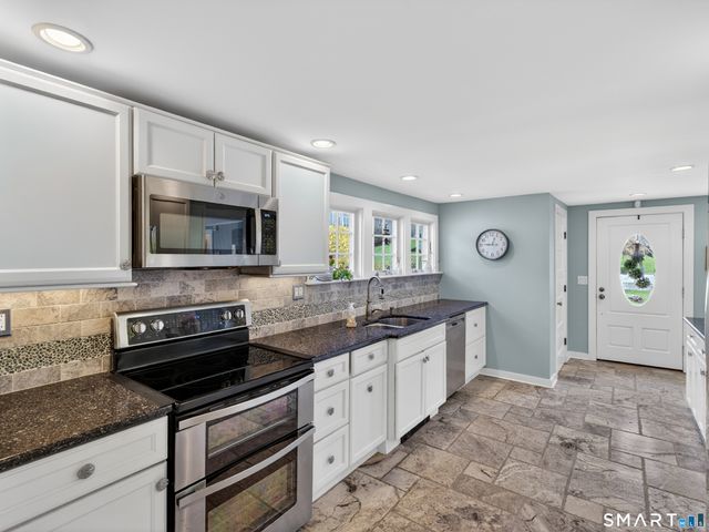 68 Groveway, Clinton, CT 06413