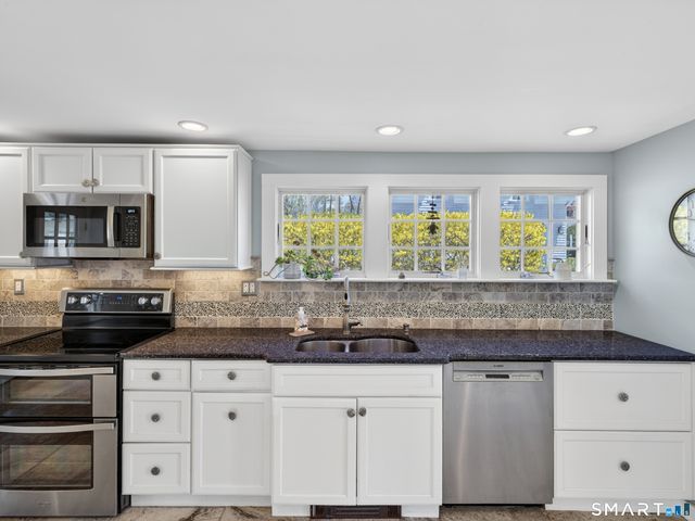 68 Groveway, Clinton, CT 06413