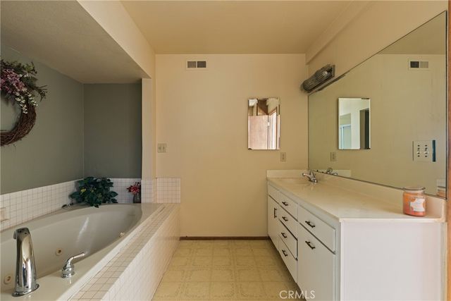 23771 Zuger Dr, Crestline, CA 92325