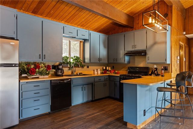 23771 Zuger Dr, Crestline, CA 92325