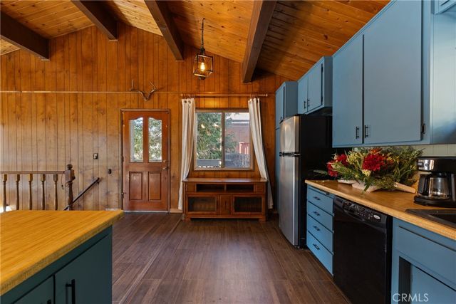 23771 Zuger Dr, Crestline, CA 92325