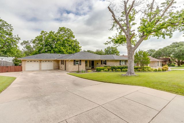 3720 Wilkie Way, Fort Worth, TX 76133