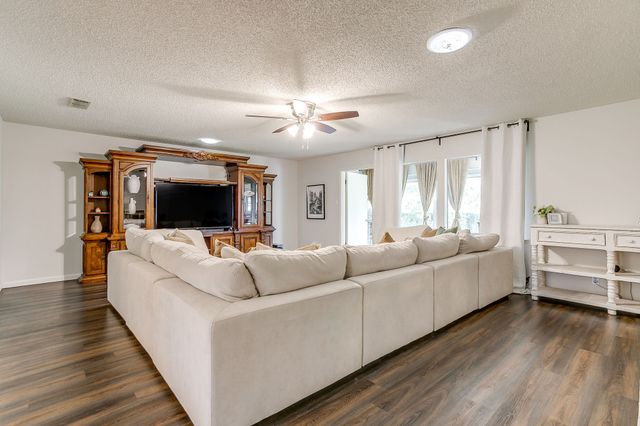 3720 Wilkie Way, Fort Worth, TX 76133
