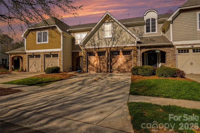 8432 Loxton Circle, Charlotte, NC 28214