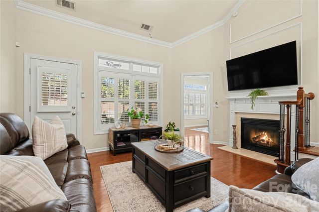 8432 Loxton Circle, Charlotte, NC 28214