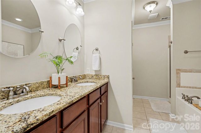 8432 Loxton Circle, Charlotte, NC 28214