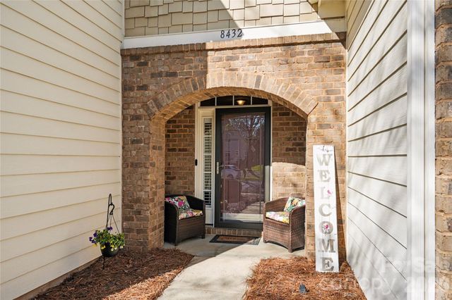 8432 Loxton Circle, Charlotte, NC 28214