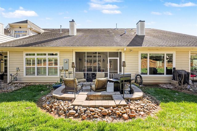 8432 Loxton Circle, Charlotte, NC 28214