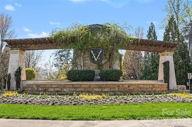 8432 Loxton Circle, Charlotte, NC 28214