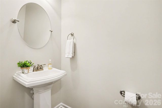 8432 Loxton Circle, Charlotte, NC 28214