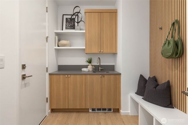 7506 18th Avenue NW, Seattle, WA 98117