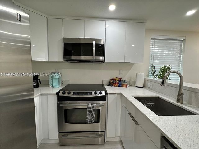 875 NW 2nd St, Miami, FL 33128