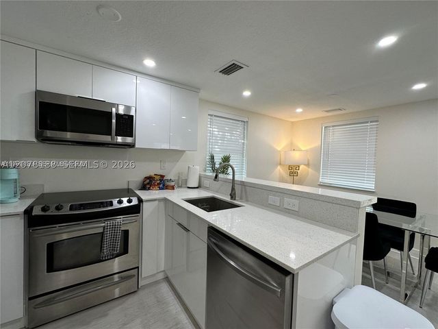 875 NW 2nd St, Miami, FL 33128