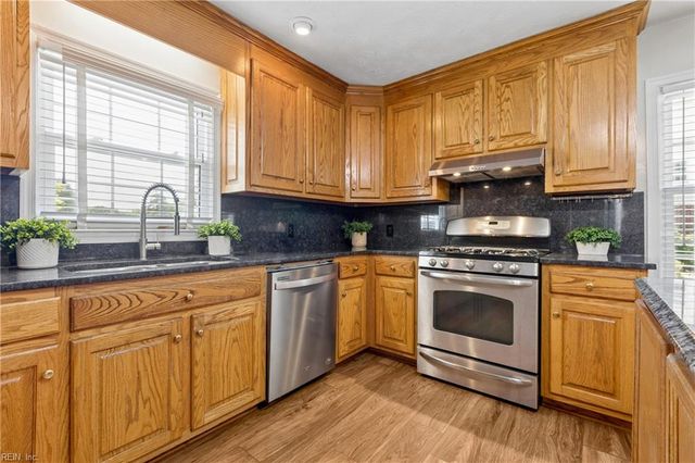 44 Rens RD, Poquoson, VA 23662
