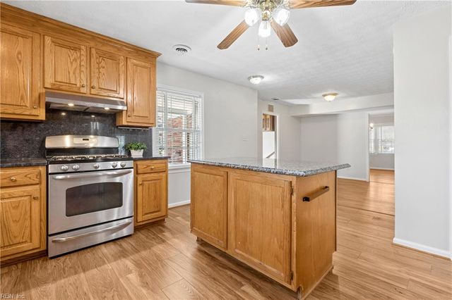 44 Rens RD, Poquoson, VA 23662