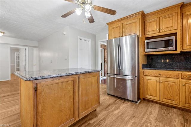 44 Rens RD, Poquoson, VA 23662