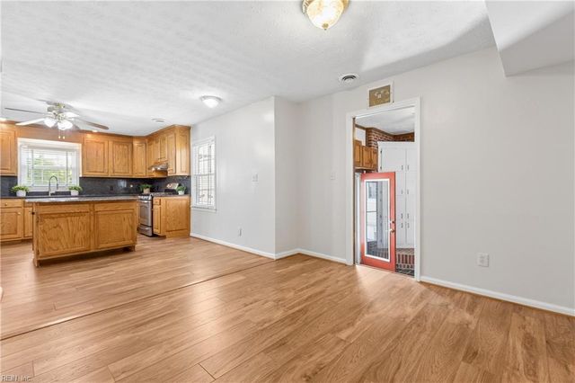 44 Rens RD, Poquoson, VA 23662