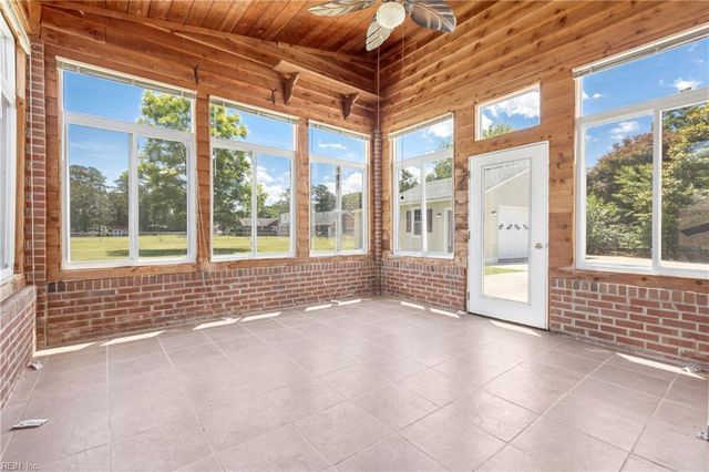 44 Rens RD, Poquoson, VA 23662