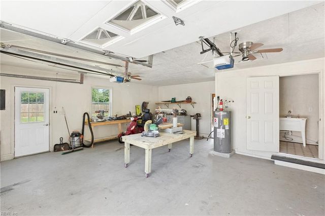 44 Rens RD, Poquoson, VA 23662