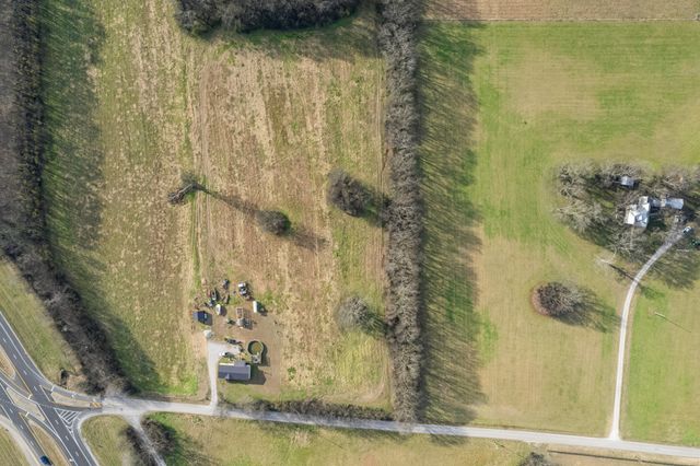 815 S Cross Bridges Rd, Mount Pleasant, TN 38474