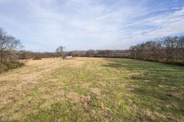 815 S Cross Bridges Rd, Mount Pleasant, TN 38474