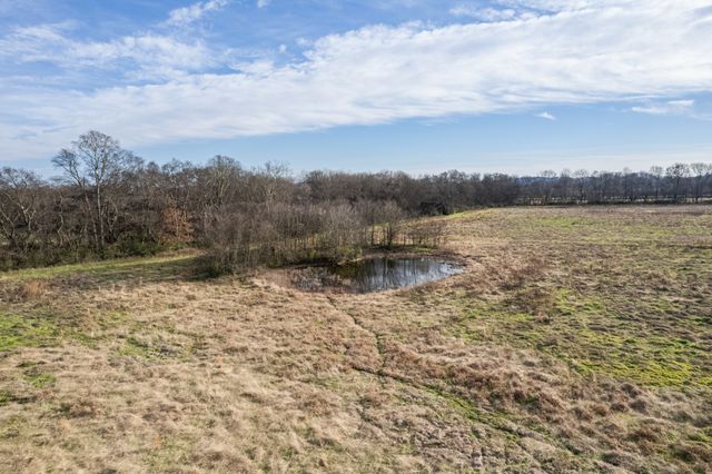 815 S Cross Bridges Rd, Mount Pleasant, TN 38474