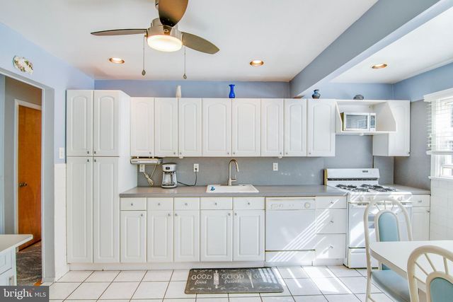 31 HEIDI DR, Fords, NJ 08863