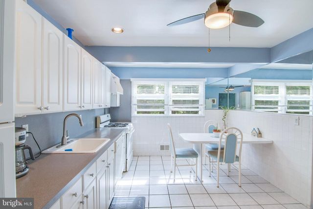 31 HEIDI DR, Fords, NJ 08863