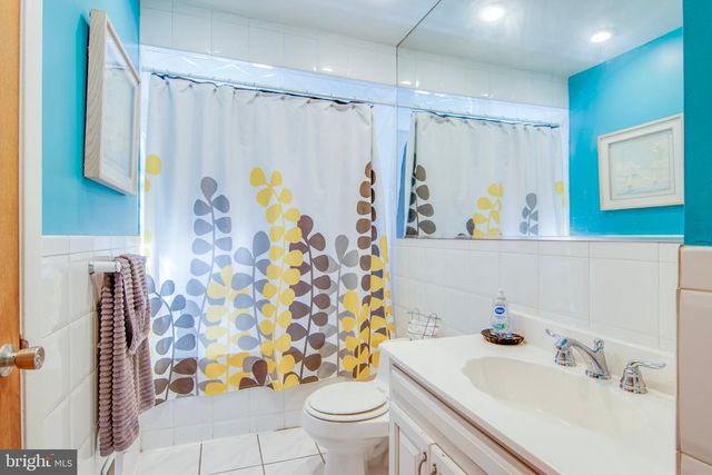 31 HEIDI DR, Fords, NJ 08863
