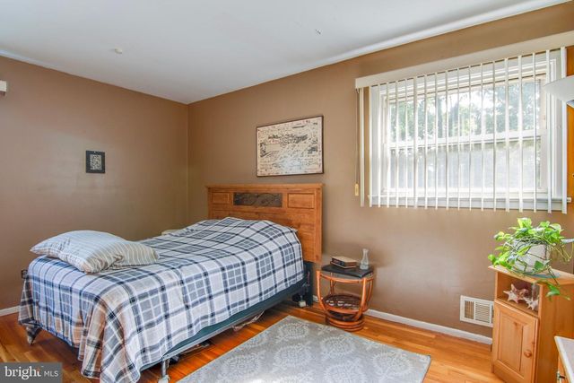 31 HEIDI DR, Fords, NJ 08863