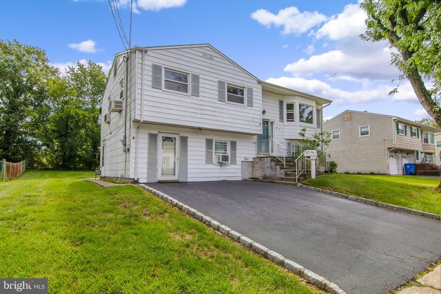 31 HEIDI DR, Fords, NJ 08863