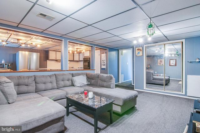 31 HEIDI DR, Fords, NJ 08863
