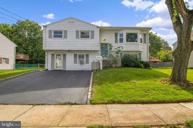 31 HEIDI DR, Fords, NJ 08863