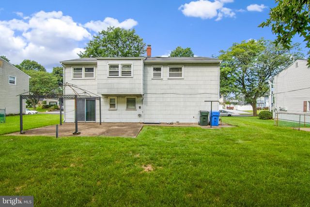 31 HEIDI DR, Fords, NJ 08863