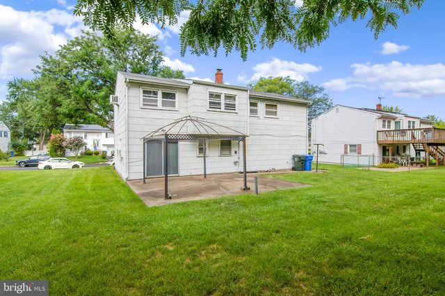 31 HEIDI DR, Fords, NJ 08863