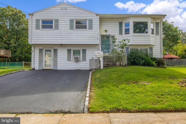 31 HEIDI DR, Fords, NJ 08863