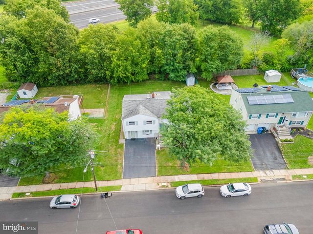 31 HEIDI DR, Fords, NJ 08863