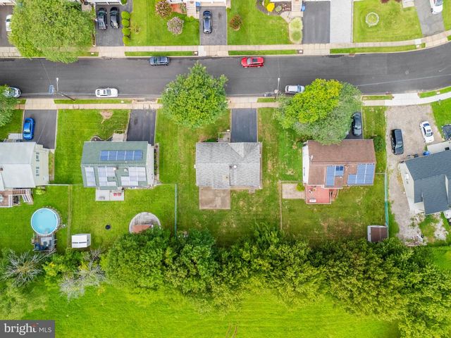 31 HEIDI DR, Fords, NJ 08863
