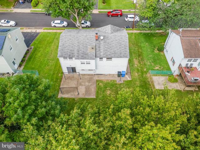 31 HEIDI DR, Fords, NJ 08863