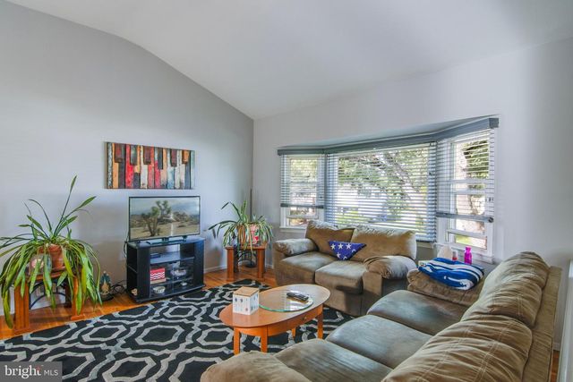 31 HEIDI DR, Fords, NJ 08863