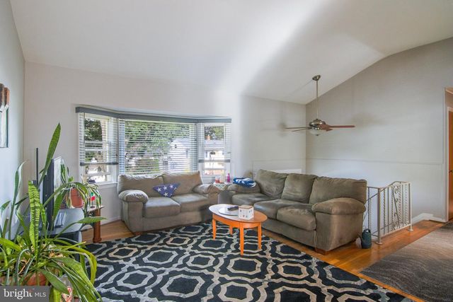 31 HEIDI DR, Fords, NJ 08863