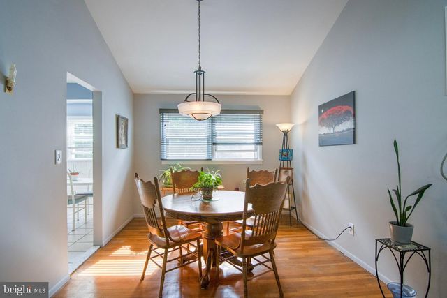 31 HEIDI DR, Fords, NJ 08863