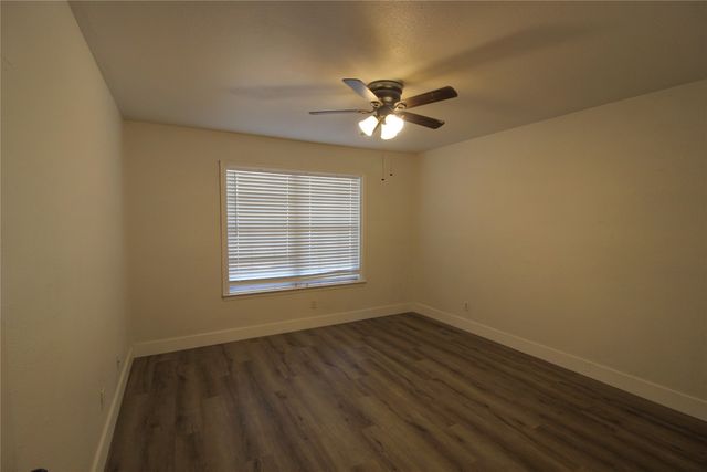 7832 Royal Lane 101, Dallas, TX 75230