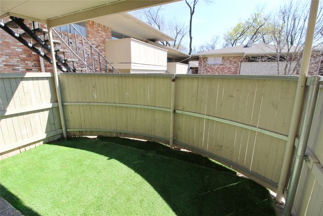 7832 Royal Lane 101, Dallas, TX 75230