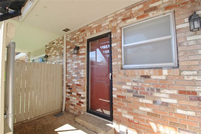 7832 Royal Lane 101, Dallas, TX 75230