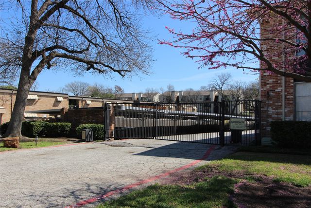 7832 Royal Lane 101, Dallas, TX 75230