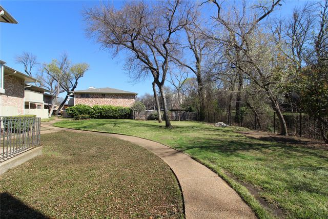 7832 Royal Lane 101, Dallas, TX 75230