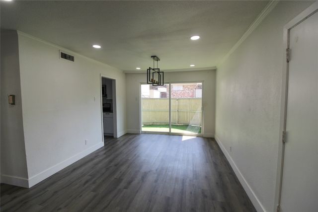 7832 Royal Lane 101, Dallas, TX 75230