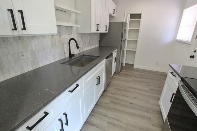 7832 Royal Lane 101, Dallas, TX 75230