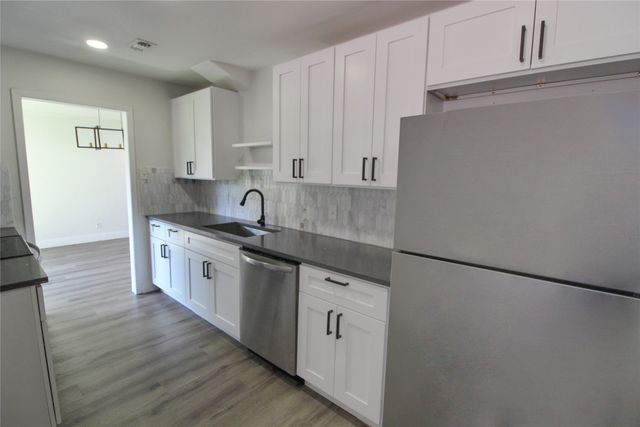 7832 Royal Lane 101, Dallas, TX 75230